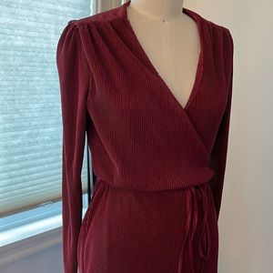Charles Henry Plisse midi dress - burgundy